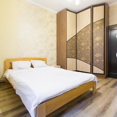 Apartment on Staroevreyska street 17 Lviv Buitenkant foto