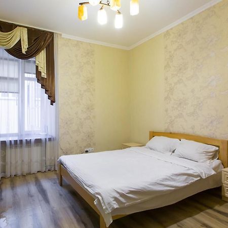 Apartment on Staroevreyska street 17 Lviv Buitenkant foto