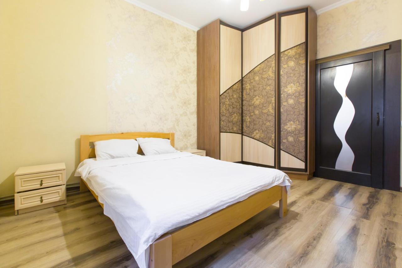 Apartment on Staroevreyska street 17 Lviv Buitenkant foto