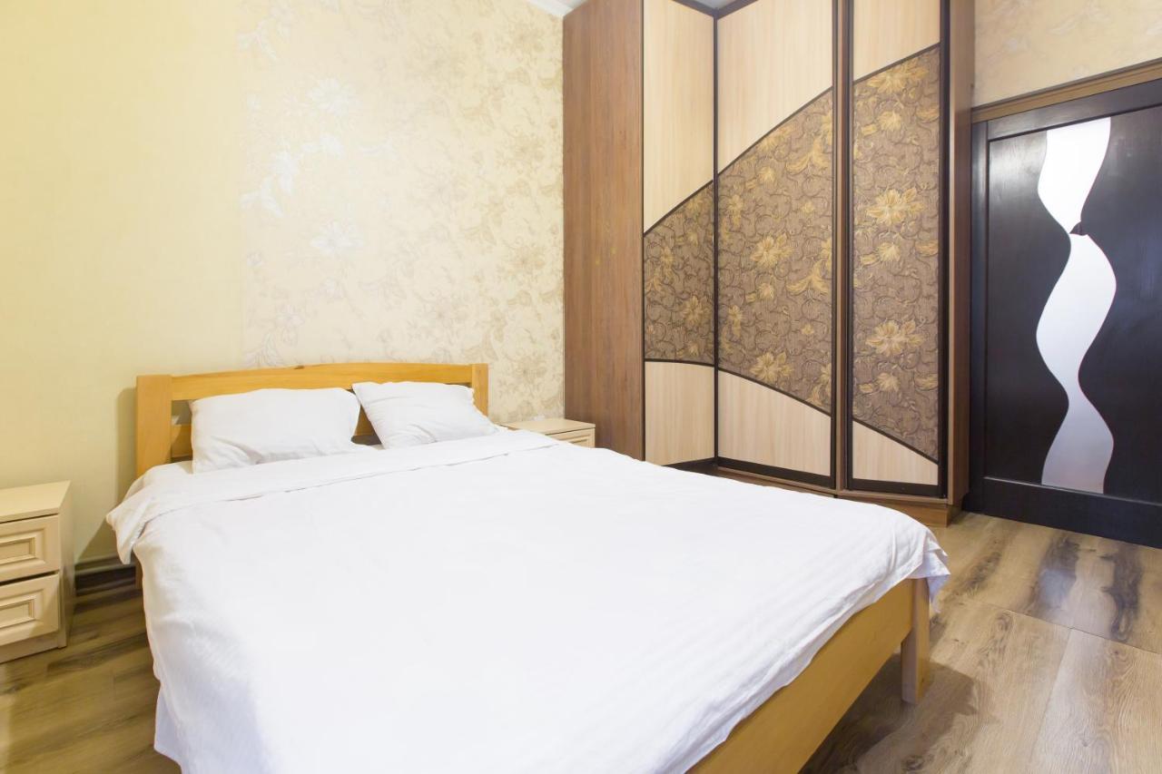 Apartment on Staroevreyska street 17 Lviv Buitenkant foto
