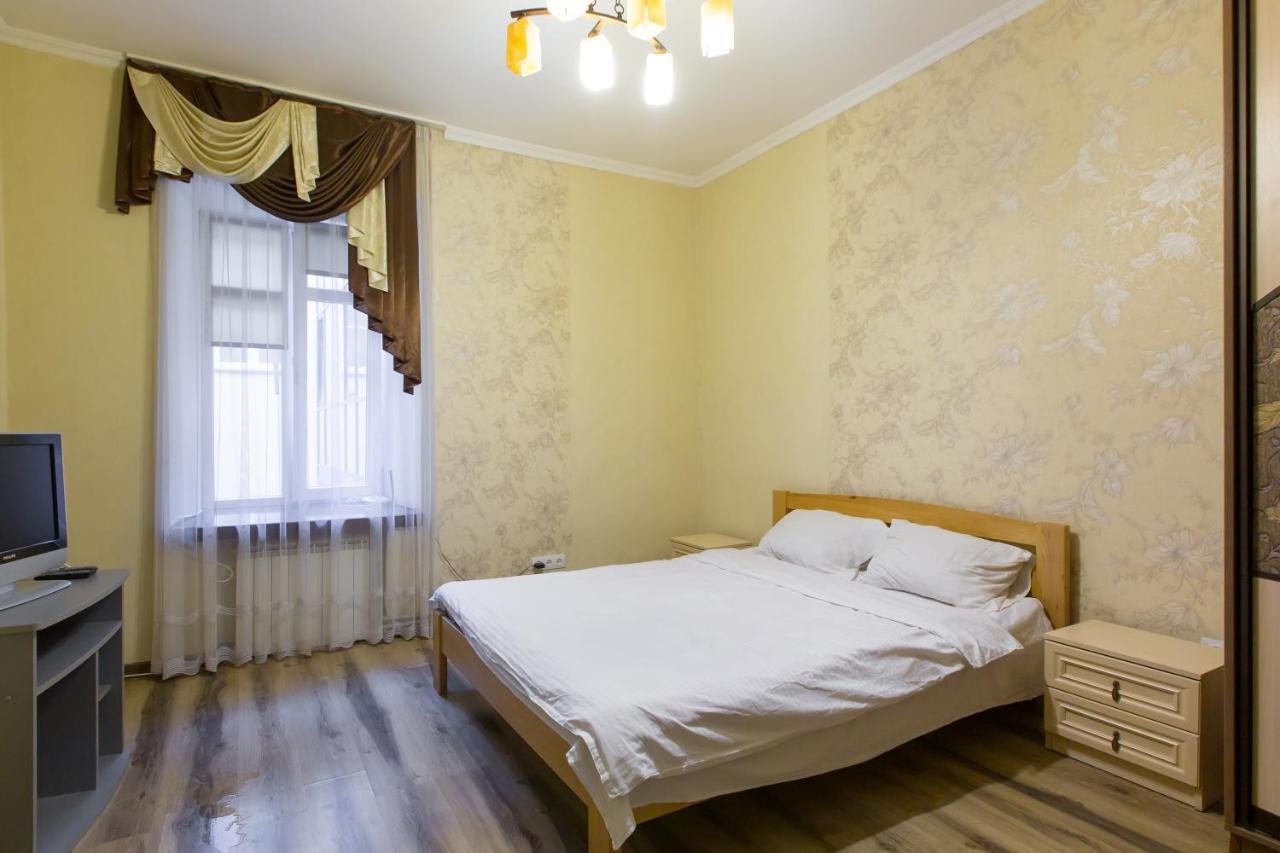 Apartment on Staroevreyska street 17 Lviv Buitenkant foto