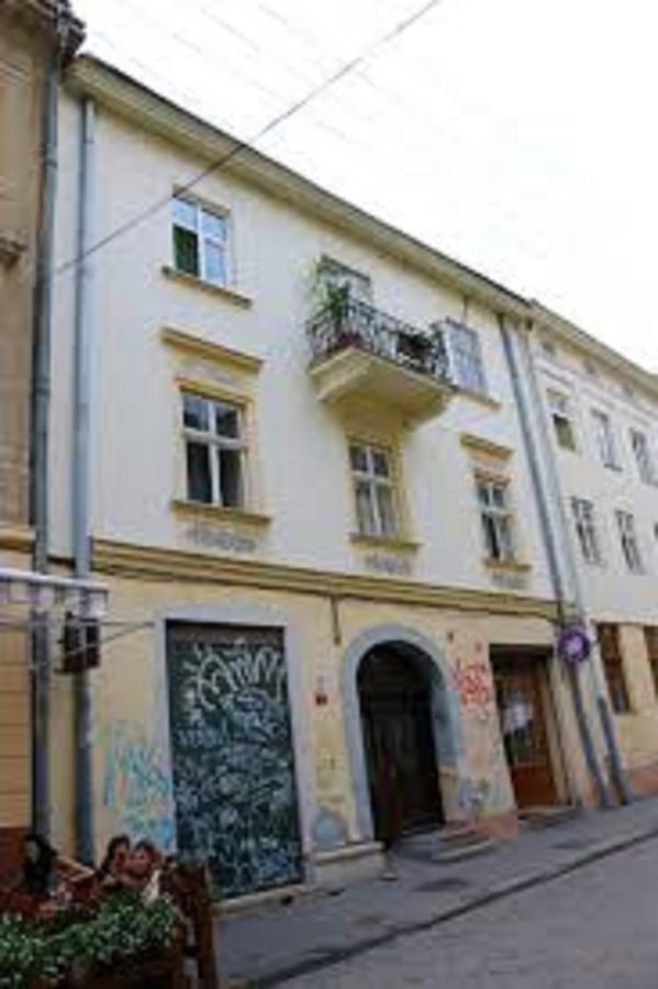 Apartment on Staroevreyska street 17 Lviv Buitenkant foto