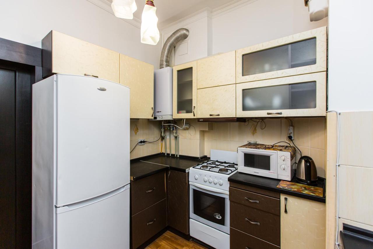 Apartment on Staroevreyska street 17 Lviv Buitenkant foto