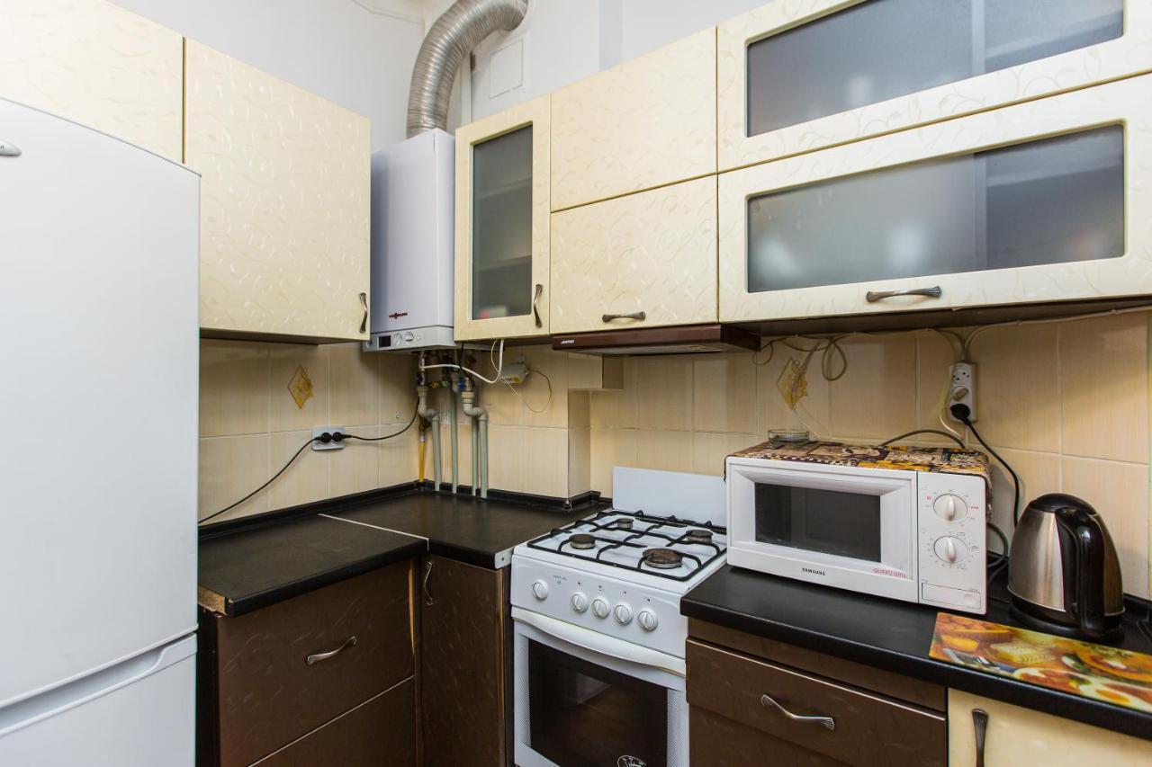 Apartment on Staroevreyska street 17 Lviv Buitenkant foto