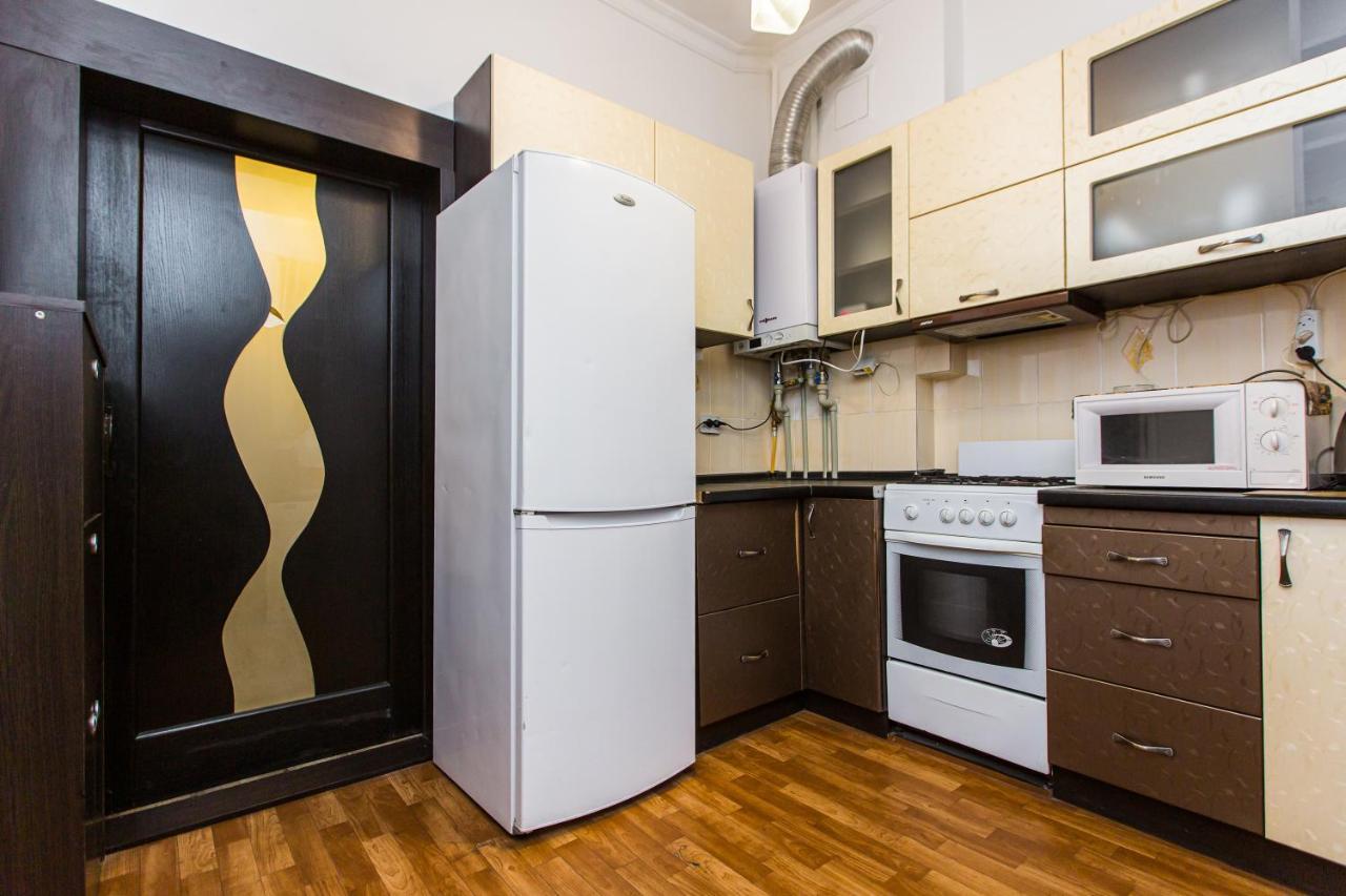 Apartment on Staroevreyska street 17 Lviv Buitenkant foto